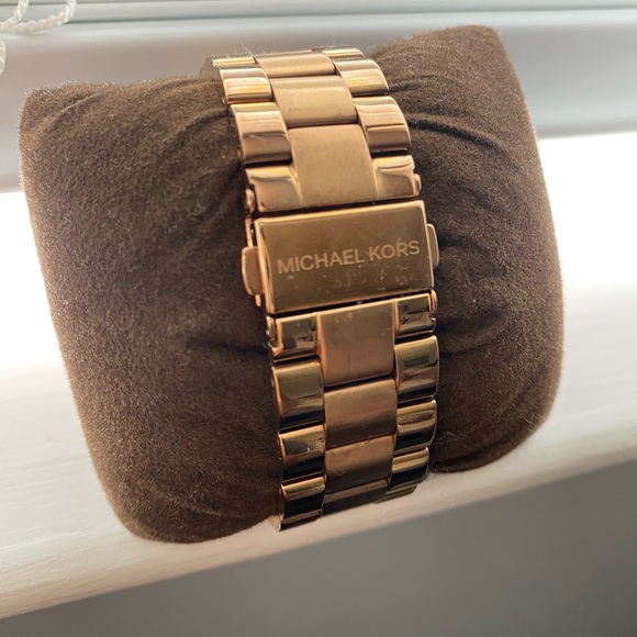 Rose gold Michael Kors watch - Picture 2 of 9